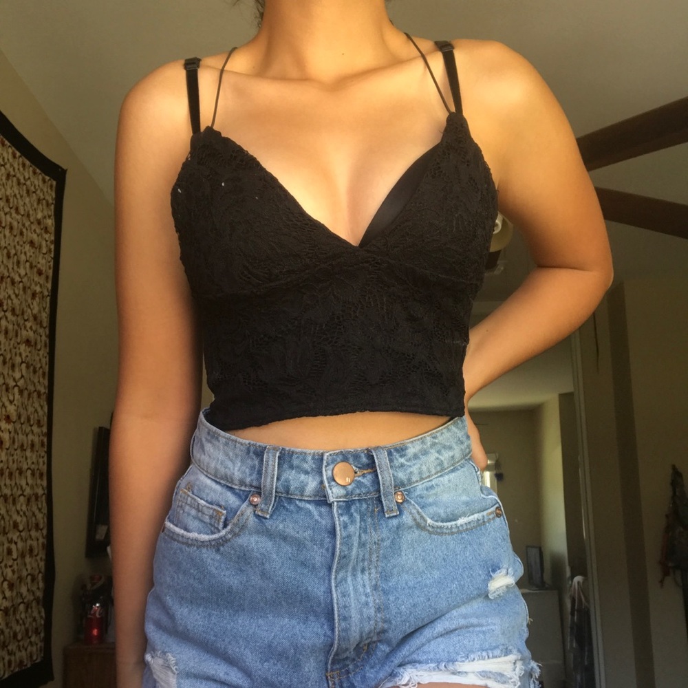 ❗️SOLD❗️ Lace crop top
